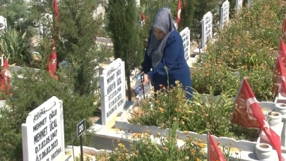 Deprem bölgesinde hüzünlü bayram