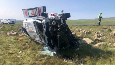 Kontrolden çıkan ambulans şarampole uçtu 4sağlık personeli yaralandı