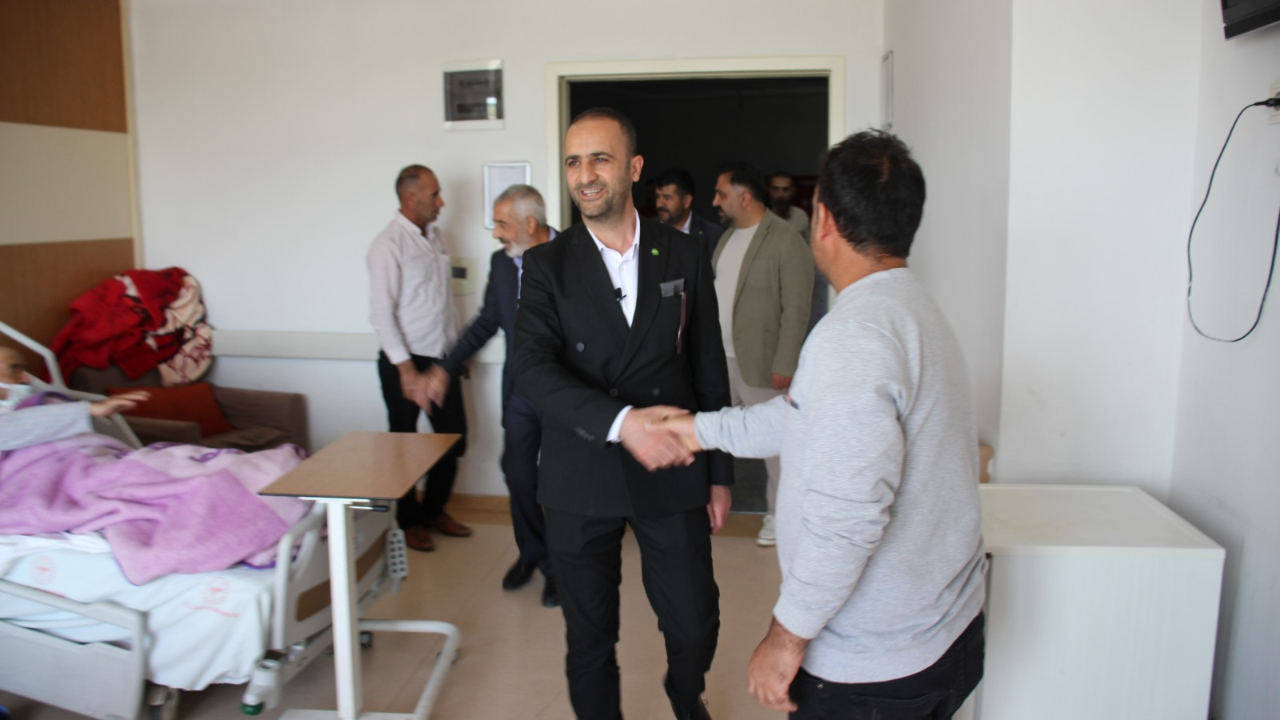 HÜDA PAR Ağrı İl Başkanı Muhammet Arif Yılmaz hastane ziyaretinde buludu