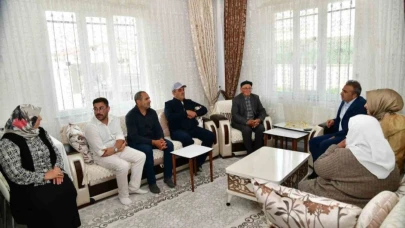 Vali Hayrettin Çiçek, şehit aileleri ile bayramlaştı