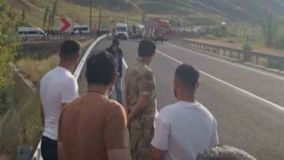 Tır ile otomobilin karıştığı feci kazada, 1 ölü, 2 yaralı
