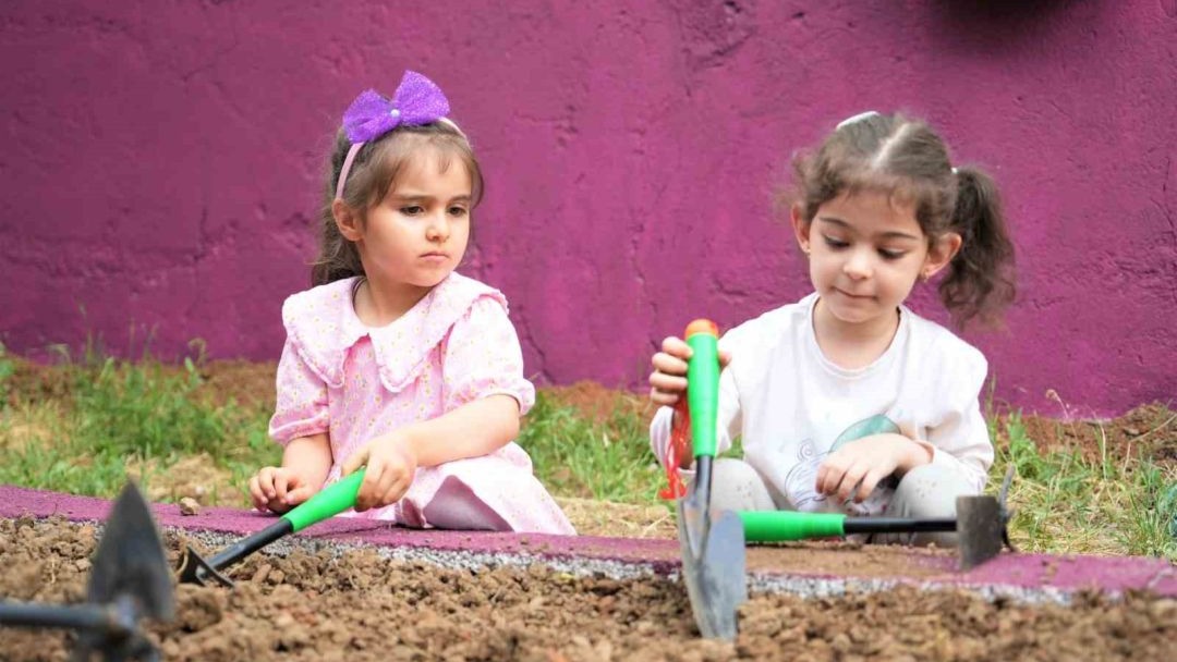 Minik öğrenciler toprakla buluştu