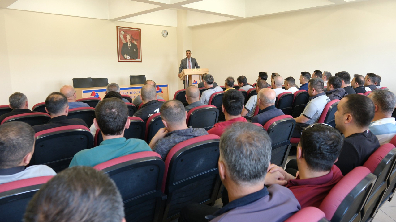 AİÇÜ Rektör Yardımcısı Yılmaz, Güvenlik Personeliyle Bir Araya Geldi