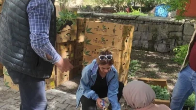Ağrı Hamur’da sebze fideleri dağıtımı gerçekleştirildi
