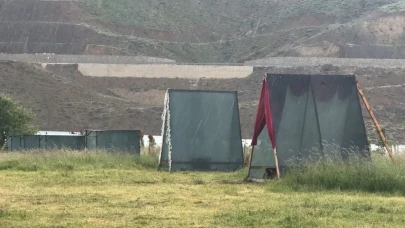 Sağanak yağış Hakkari'de etkili oldu