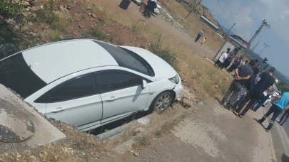 Sulama kanalına uçan taksiden 1 kişi kurtarıldı