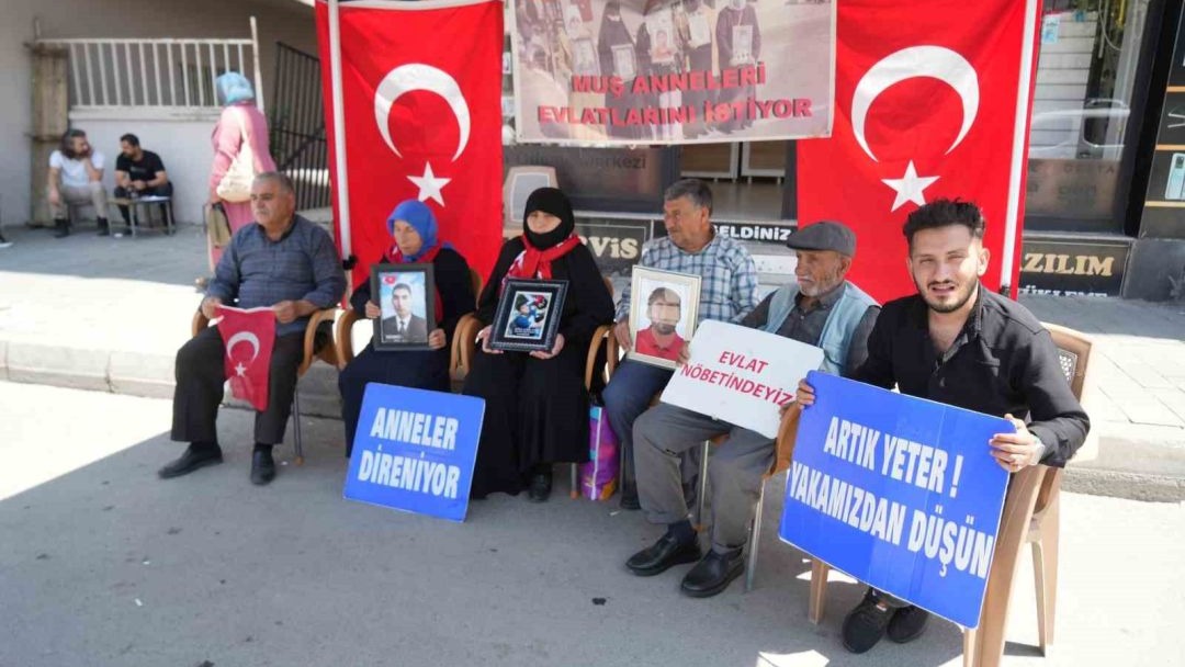 Evlat nöbeti Muş’ta devam ediyor