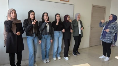 ( Videolu Haber ) Ağrı Halk Eğitimi Merkezi’nde İşaret Dili Eğitimiyle Farkındalık Oluşturuluyor