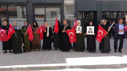 Evlat nöbetindeki aileler: "Umutla çocuklarımızı bekliyoruz"