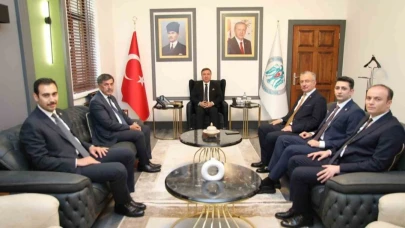 Erzincan Valisi Aydoğdu, başka illere atamaları yapılan kaymakamları makamında kabul etti