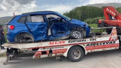 Trafik kazası: 2 ölü, 1 yaralı