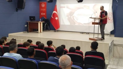 Muş'ta Aile Yılı çerçevesinde öğrencilere aile ve sosyal hizmetler konferansı verildi