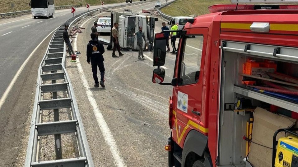 Van’da kamyonet yan yattı: 1 yaralı