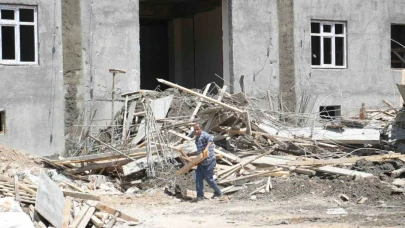 Sundurma çöktü, 2 işçi yaralı