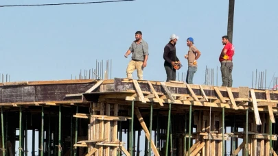 Ağrı’da Kavurucu Sıcakta İnşaat Sezonu Tüm Hızıyla Devam Ediyor