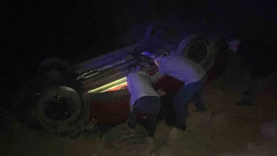 Erzincan'ın Kemaliye ilçesin de otomobil su kanalına uçtu: 4 kişi yaralandı