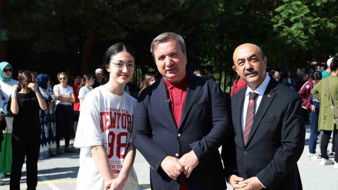 Erzincan Valisi Hamza Aydoğdu LGS sınavına giren öğrencilere başarılar diledi