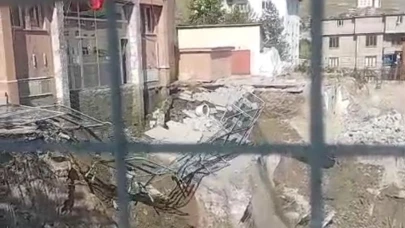Adliye binasının girişi inşaat nedeniyle çöktü