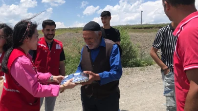 Ağrı Kızılay’dan Emekçi Babalara Babalar Günü Sürprizi