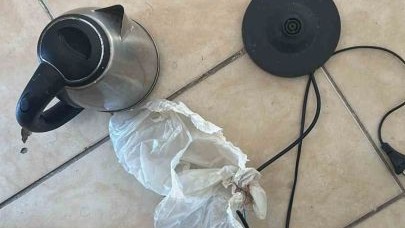 Elektrikli ısıtıcıdan çay demleyen kadın elektrik akımına kapılarak hayatını kaybetti