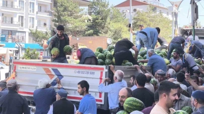 Bitlisli hayırsever çiftçi 30 ton karpuz dağıttı
