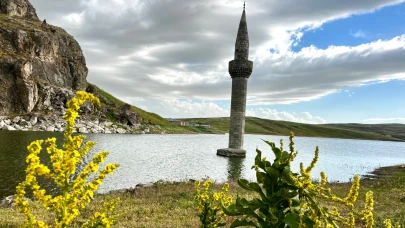 Sular Altında Kalan Minare, Doğayla Bütünleşen Güzelliğiyle Büyülüyor