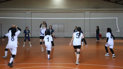 Ağrı’da Kız Sporcular Sahada Parladı