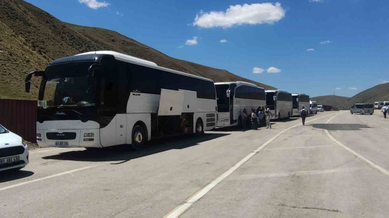 3 Otobüsle İrandan 120 kiş tahliye edildi