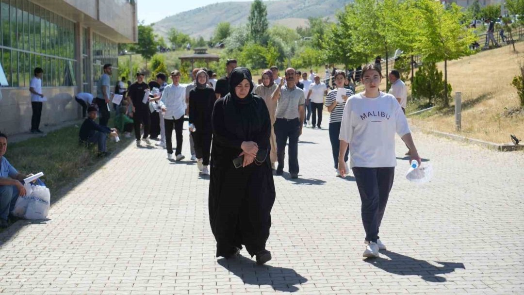 Muş’ta binlerce yaks öğrencisi YKS heyecanı yaşadı