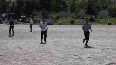 Erzurum'da sınav günü polis yine öğrencileri sınava yetiştirdi