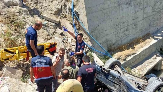 Van’da iki otomobilin karıştığı trafik kazasında 5 kişi yaralandı