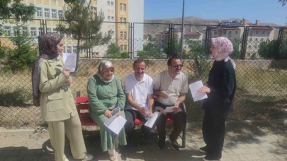 Van'da anneler kızları ile birlikte YKS’ye girdiler