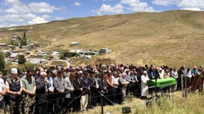 Ocak Partisi Genel Başkanı ve Osmanlı Ocakları Başkanı Kadir Canpolat toprağa verildi