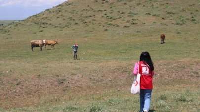 Türk Kızılay Ağrı Şubesi Gönüllüleri Yaylalardaki Çocukları Sevindirdi