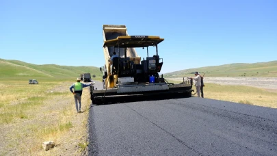 Ağrı’da Köy Yolları Asfaltlanıyor, Ulaşım Kolaylaşıyor