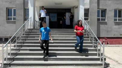 Yüksekova’da YKS’nin ikinci oturumu sona erdi