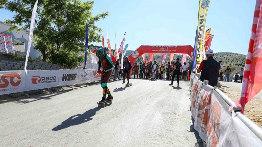 Dünya Kaykay İniş Şampiyonası Erzincan’da nefes kesti