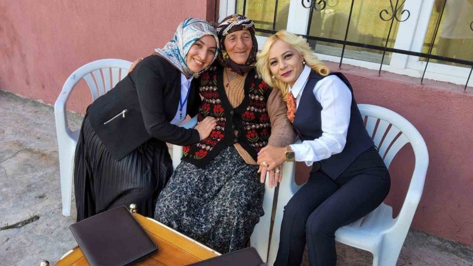 Şehit yakınlarına anlamlı ziyaret