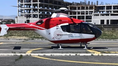 (Videolu Haber) Ağrı’da Solunum Sıkıntısı Yaşayan Yenidoğan Helikopterle Bitlis’e Sevk Edildi