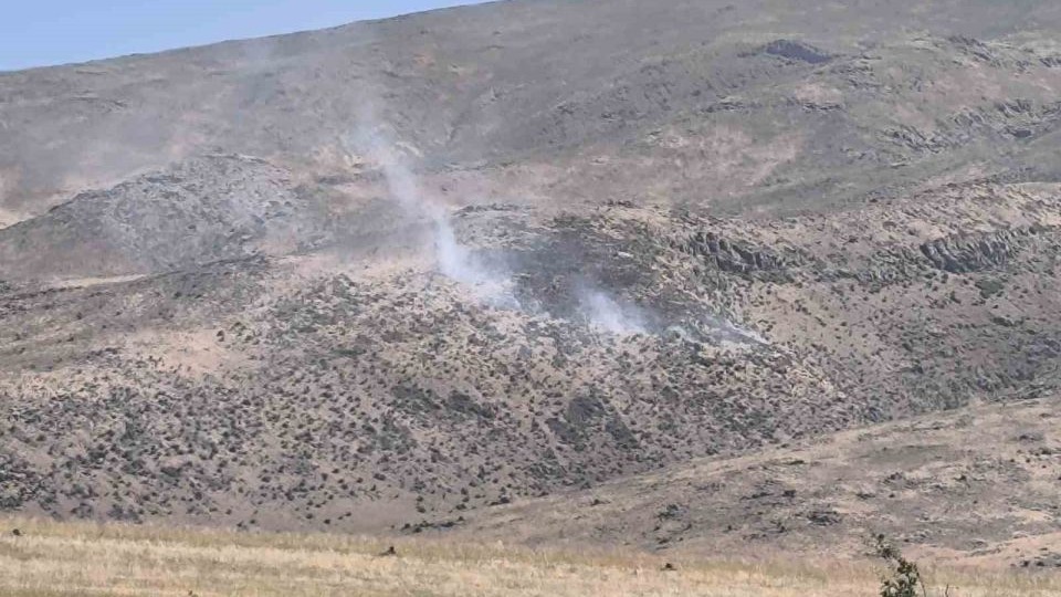 Van’da boş arazide yangın çıktı