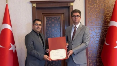 Erciş Sosyal Yardımlaşma ve Dayanışma Müdürüne Başarı Belgesi