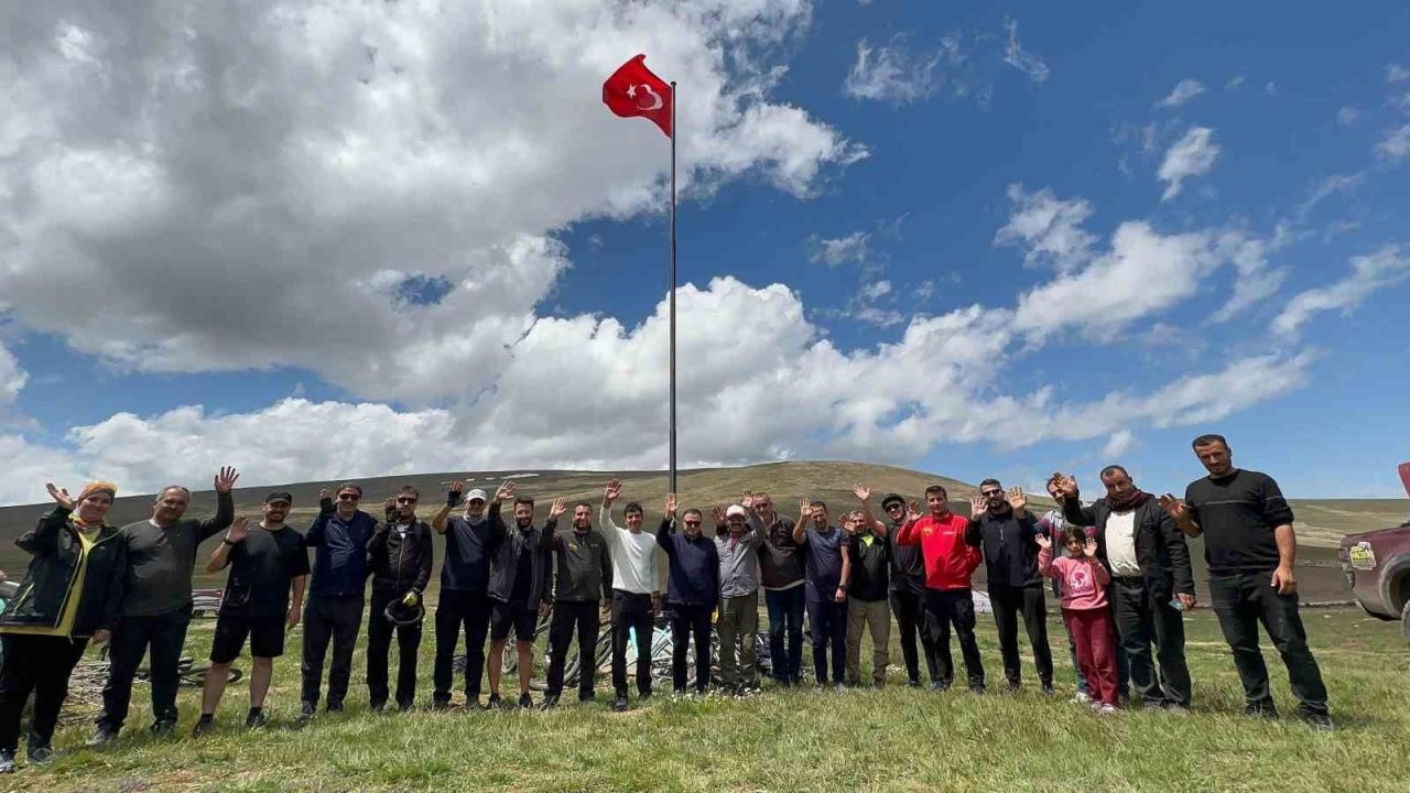 Göçerlere ziyaret bisikletlerle yapıldı