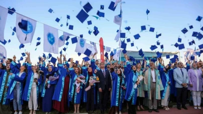 Yüzüncü Yıl Üniversitesinde mezuniyet coşkusu