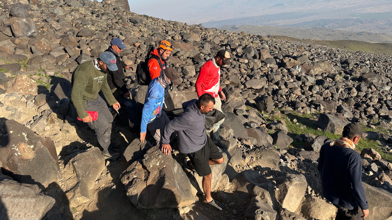 Ağrı Dağı’nda Acı Olay: Tırmanış Yapan Dağcı Hayatını Kaybetti
