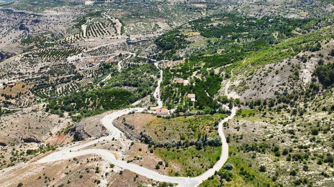 Büyükşehir Belediyesi Bağköy Mahallesi’nin yolunu güvenli hale getirdi