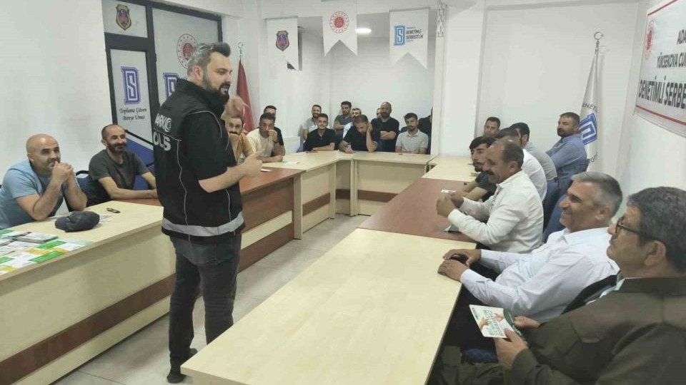 Hakkari emniyeti bin 500 broşürle UYUMA ve NARVAS tanıtıldı