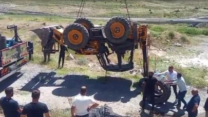 İş makinesi kaza yaptı: Kepçe operatörü yaralandı