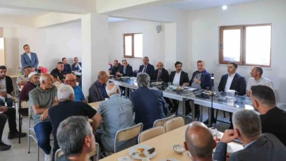 Erzincan Valisi Hamza Aydoğdu, Ekecik köyünde vatandaşların taleplerini dinledi