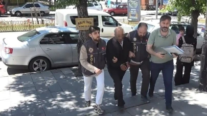 Erzurum'da eşini bıçaklayan koca, adliyeye getirildi