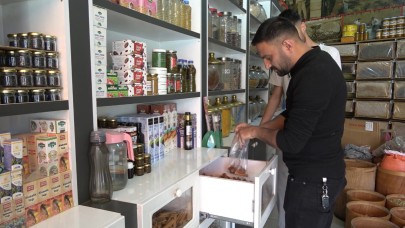 Ağrılı Aktar Yılların Tecrübesiyle Şifayı Harmanlıyor (Videolu Haber)